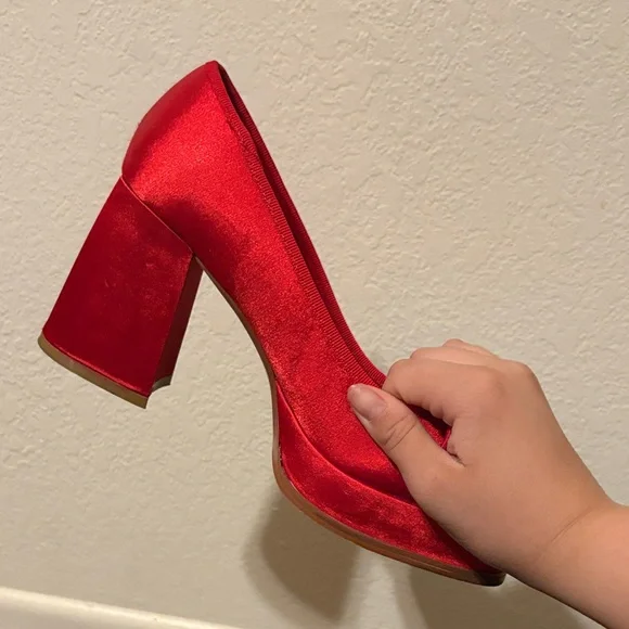 Elegant Red Women's Shoes - Picture 6 of 9